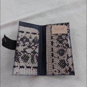 Handmade cowhide leather tri-fold wallet